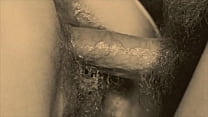 Татуированная неформалка с багровыми волосками сношается в белоснежной комнатке